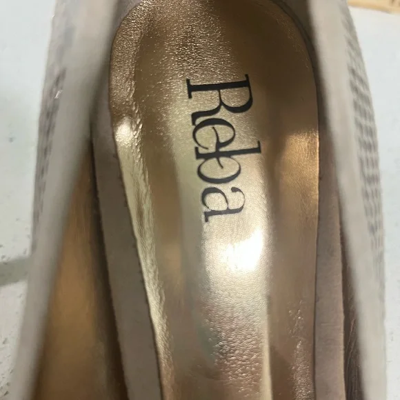 Gorgeous REBA brand sequined high heel. - Picture 3 of 4